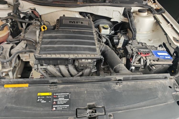 Used Volkswagen Gran Lavida 2015 1.6L Automatic Fashion Edition Engine Bay