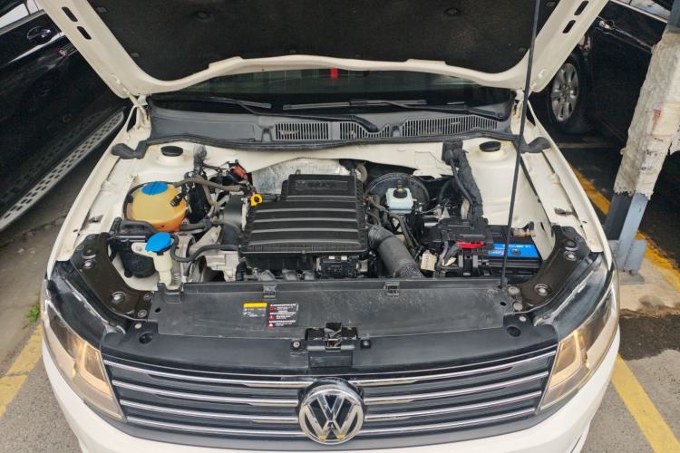 Used Volkswagen Gran Lavida 2015 1.6L Automatic Comfort Edition Engine Bay