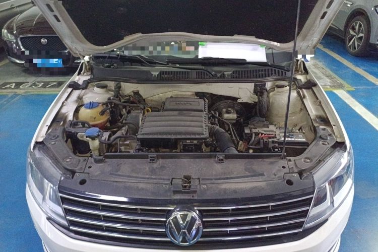 Used Volkswagen Gran Lavida 2015 1.6L Automatic Comfort Edition Engine Bay