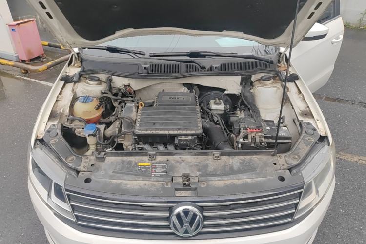 Used Volkswagen Gran Lavida 2015 1.6L Automatic Comfort Edition Engine Bay