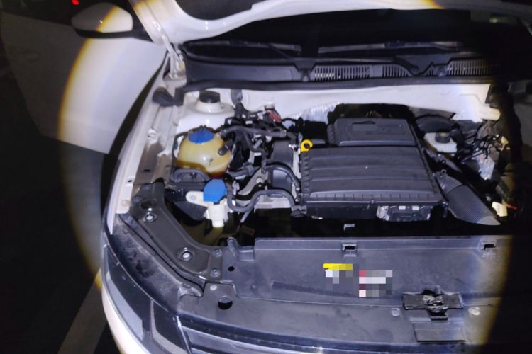 Used Volkswagen Gran Lavida 2015 1.6L Automatic Fashion Edition Engine Bay Right