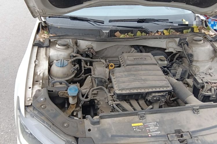 Used Volkswagen Gran Lavida 2015 1.6L Automatic Fashion Edition Engine Bay Right