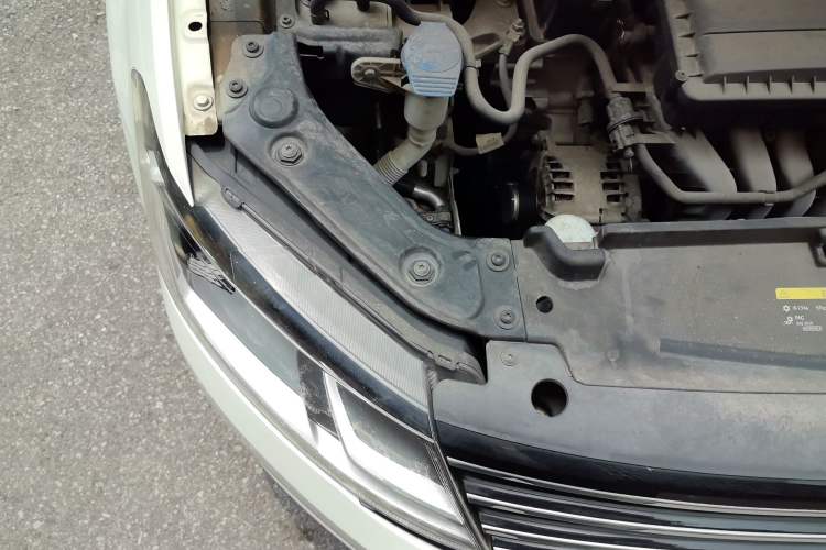 Used Volkswagen Gran Lavida 2015 1.6L Automatic Comfort Edition Engine Bay Right