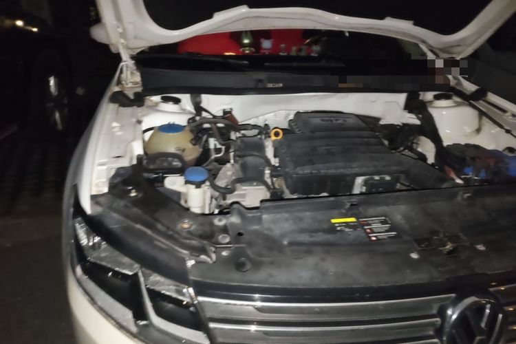 Used Volkswagen Gran Lavida 2015 1.6L Automatic Comfort Edition Engine Bay Right