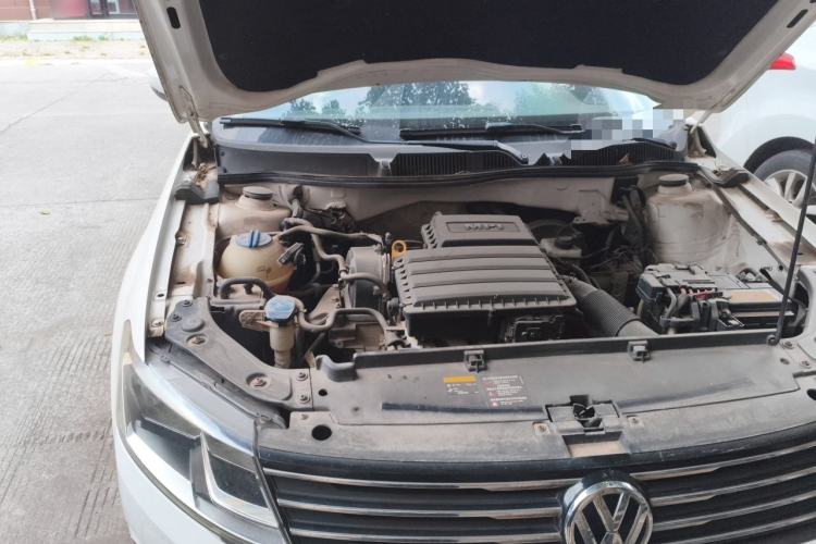 Used Volkswagen Gran Lavida 2015 1.6L Automatic Fashion Edition Engine Bay Right