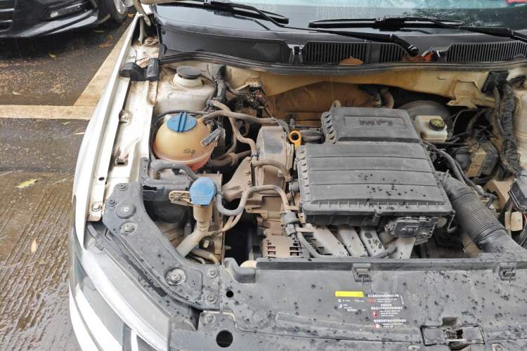 Used Volkswagen Gran Lavida 2015 1.6L Automatic Comfort Edition Engine Bay Right