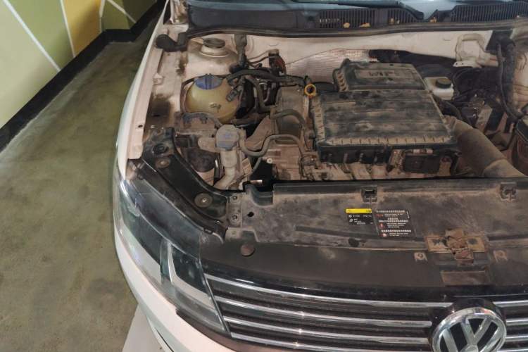 Used Volkswagen Gran Lavida 2015 1.6L Automatic Comfort Edition Engine Bay Right