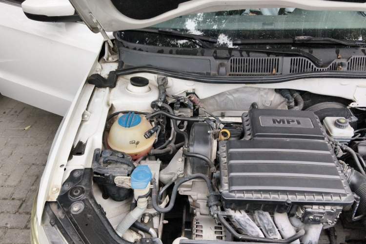 Used Volkswagen Gran Lavida 2015 1.6L Automatic Comfort Edition Engine Bay Right