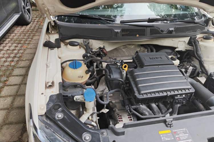 Used Volkswagen Gran Lavida 2015 1.6L Automatic Comfort Edition Engine Bay Right