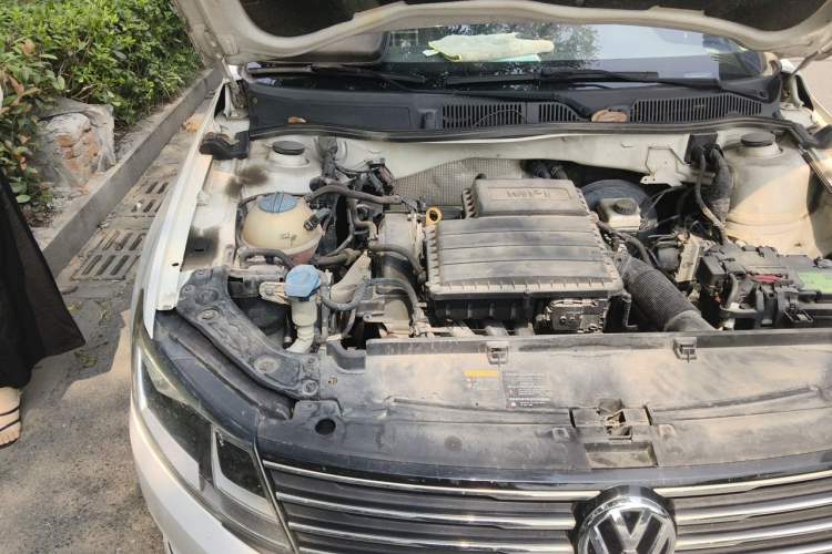 Used Volkswagen Gran Lavida 2015 1.6L Automatic Fashion Edition Engine Bay Right