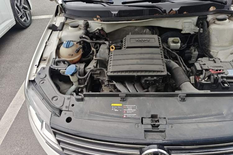 Used Volkswagen Gran Lavida 2015 1.6L Automatic Fashion Edition Engine Bay Right