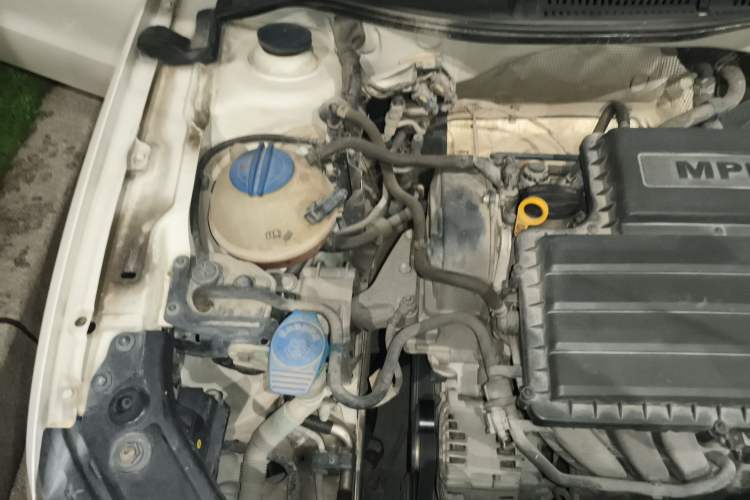 Used Volkswagen Gran Lavida 2015 1.6L Automatic Comfort Edition Engine Bay Right