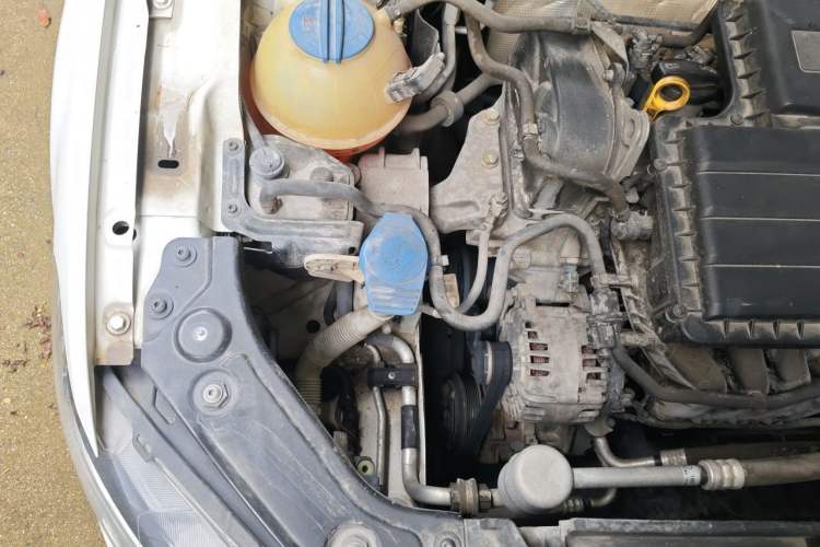 Used Volkswagen Gran Lavida 2015 1.6L Automatic Comfort Edition Engine Bay Right