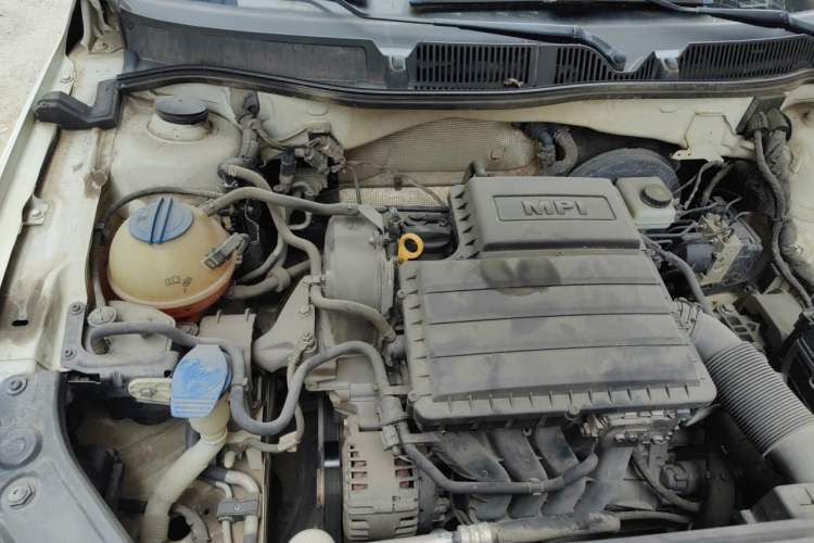 Used Volkswagen Gran Lavida 2015 1.6L Automatic Fashion Edition Engine Bay Right