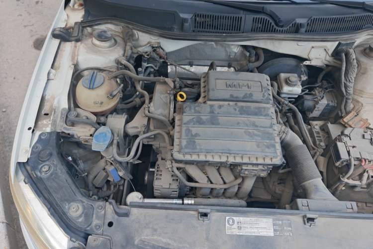 Used Volkswagen Gran Lavida 2015 1.6L Automatic Comfort Edition Engine Bay Right