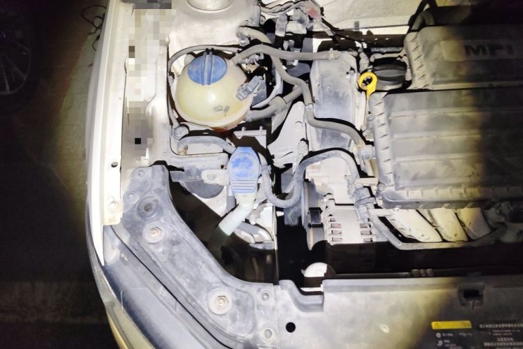 Used Volkswagen Gran Lavida 2015 1.6L Automatic Comfort Edition Engine Bay Right