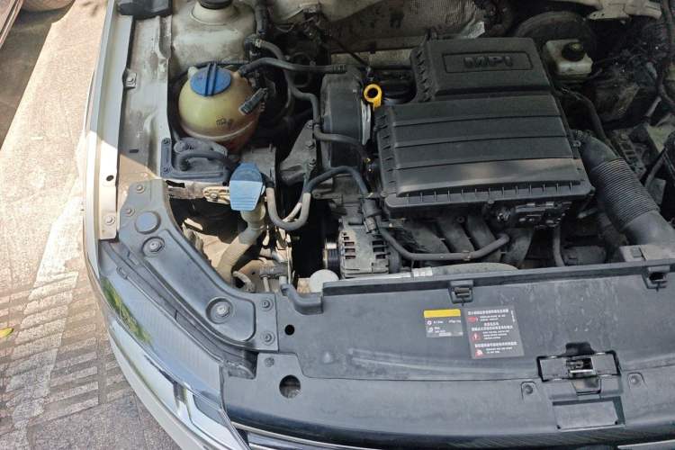 Used Volkswagen Gran Lavida 2015 1.6L Automatic Comfort Edition Engine Bay Right