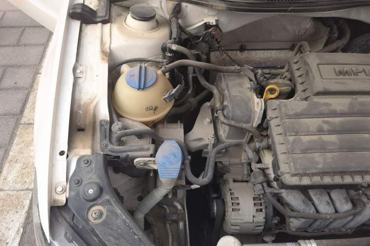 Used Volkswagen Gran Lavida 2015 1.6L Automatic Comfort Edition Engine Bay Right