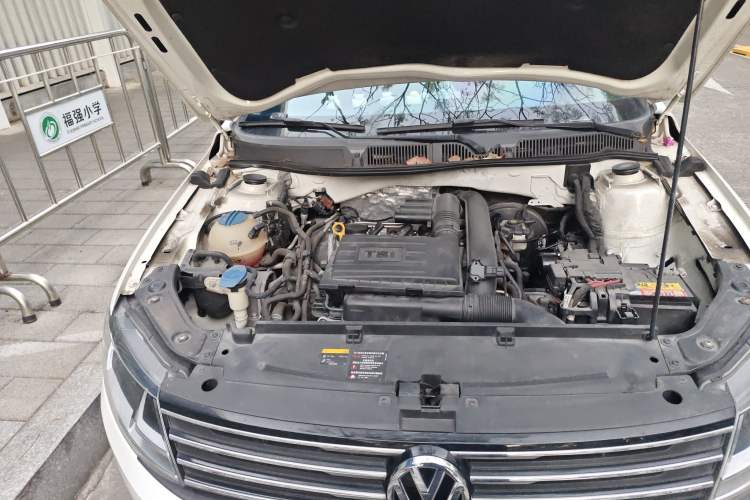 Used Volkswagen Gran Lavida 2015 230TSI DSG Comfort Edition Engine Bay Right