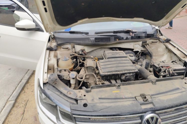 Used Volkswagen Gran Lavida 2015 1.6L Automatic Fashion Edition Engine Bay Right