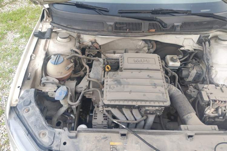 Used Volkswagen Gran Lavida 2015 1.6L Manual Comfort Edition Engine Bay Right