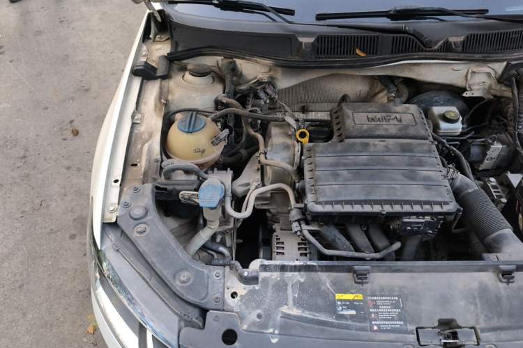 Used Volkswagen Gran Lavida 2015 1.6L Automatic Comfort Edition Engine Bay Right