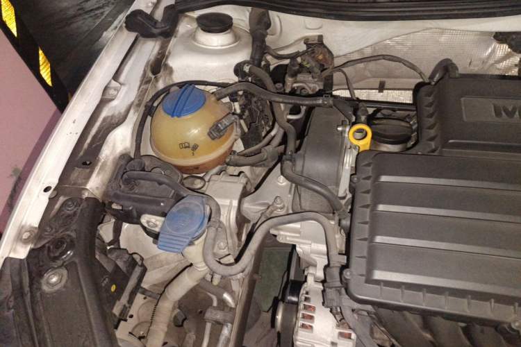 Used Volkswagen Gran Lavida 2015 1.6L Automatic Comfort Edition Engine Bay Right