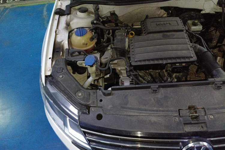 Used Volkswagen Gran Lavida 2015 1.6L Automatic Comfort Edition Engine Bay Right