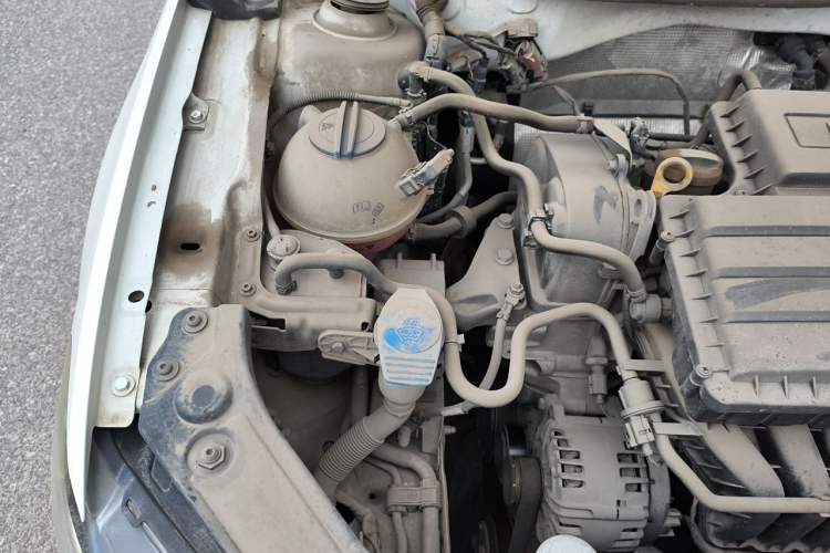 Used Volkswagen Gran Lavida 2015 1.6L Automatic Comfort Edition Engine Bay Right