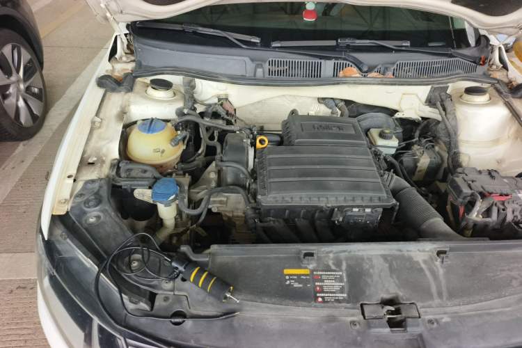 Used Volkswagen Gran Lavida 2015 1.6L Automatic Comfort Edition Engine Bay Right