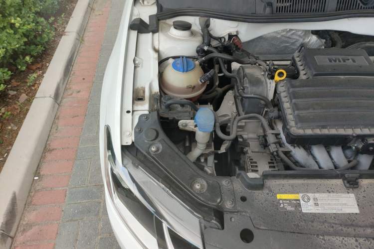 Used Volkswagen Gran Lavida 2015 1.6L Automatic Fashion Edition Engine Bay Right