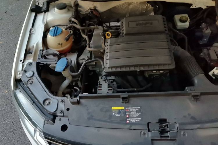 Used Volkswagen Gran Lavida 2015 1.6L Manual Comfort Edition Engine Bay Right
