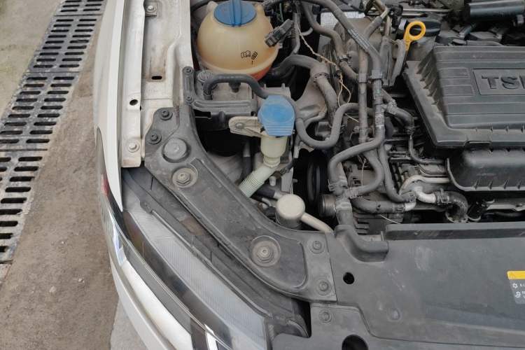 Used Volkswagen Gran Lavida 2015 230TSI DSG Comfort Edition Engine Bay Right