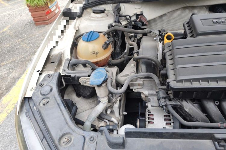 Used Volkswagen Gran Lavida 2015 1.6L Automatic Comfort Edition Engine Bay Right