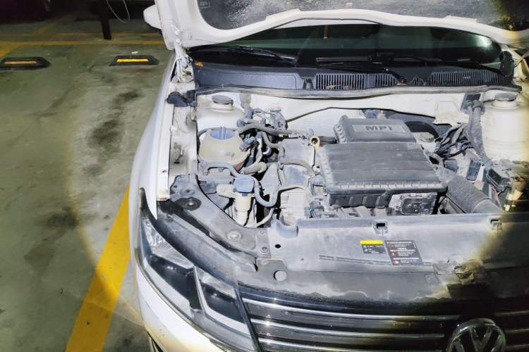 Used Volkswagen Gran Lavida 2015 1.6L Manual Comfort Edition Engine Bay Right