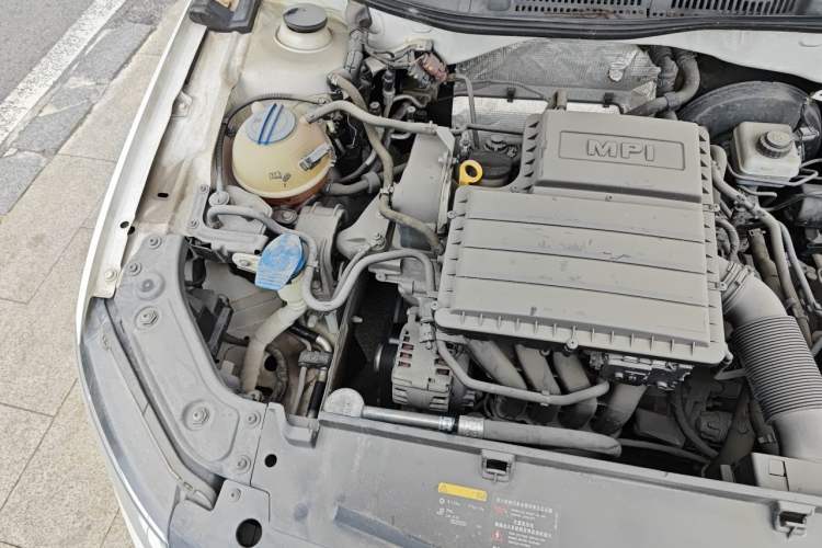 Used Volkswagen Gran Lavida 2015 1.6L Automatic Comfort Edition Engine Bay Right
