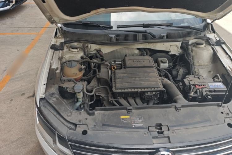 Used Volkswagen Gran Lavida 2015 1.6L Automatic Comfort Edition Engine Bay Right