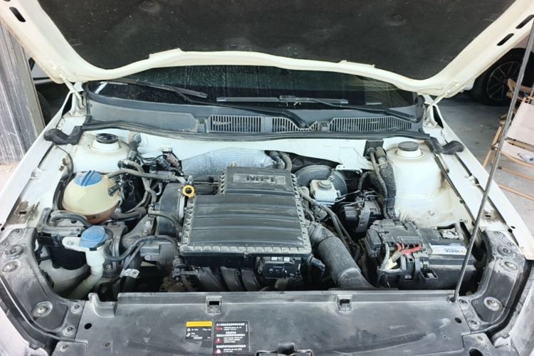 Used Volkswagen Gran Lavida 2015 1.6L Automatic Comfort Edition Engine Bay