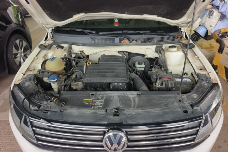 Used Volkswagen Gran Lavida 2015 1.6L Automatic Comfort Edition Engine Bay