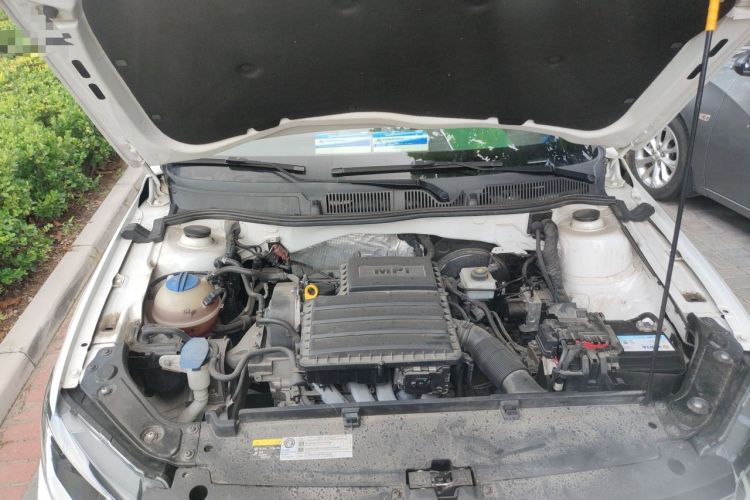 Used Volkswagen Gran Lavida 2015 1.6L Automatic Fashion Edition Engine Bay