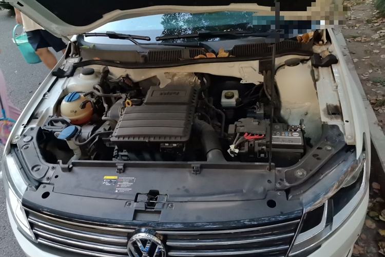 Used Volkswagen Gran Lavida 2015 1.6L Manual Comfort Edition Engine Bay
