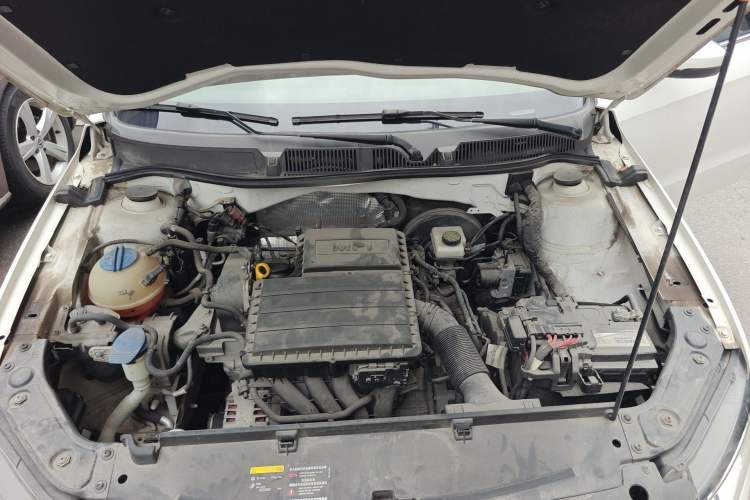 Used Volkswagen Gran Lavida 2015 1.6L Automatic Comfort Edition Engine Bay