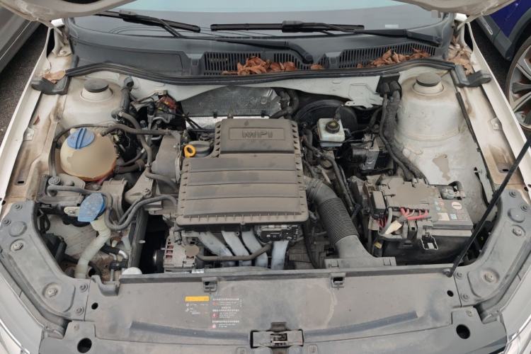 Used Volkswagen Gran Lavida 2015 1.6L Automatic Fashion Edition Engine Bay