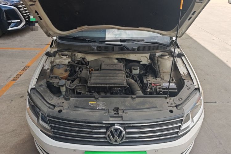 Used Volkswagen Gran Lavida 2015 1.6L Automatic Comfort Edition Engine Bay
