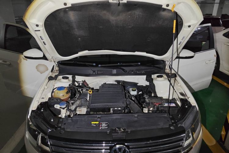Used Volkswagen Gran Lavida 2015 1.6L Automatic Comfort Edition Engine Bay