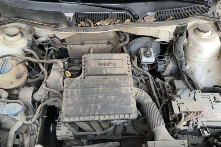 Used Volkswagen Gran Lavida 2015 1.6L Automatic Fashion Edition Engine Bay