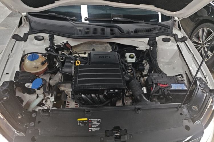 Used Volkswagen Gran Lavida 2015 1.6L Automatic Comfort Edition Engine Bay