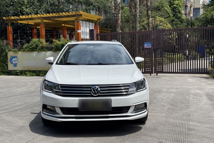 Used Volkswagen Gran Lavida 2015 1.6L Manual Comfort Edition Exterior 1