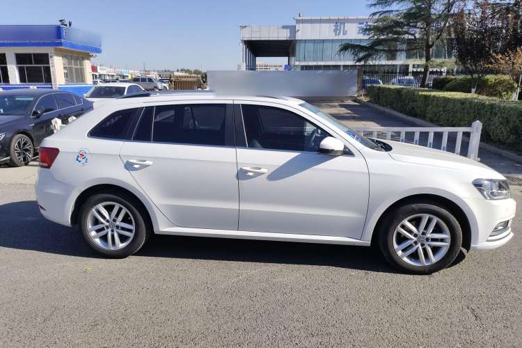 Used Volkswagen Gran Lavida 2015 1.6L Manual Comfort Edition Exterior 2