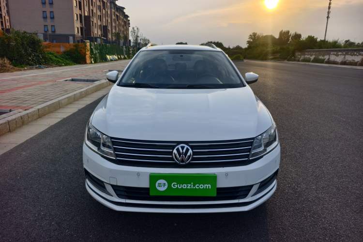 Used Volkswagen Gran Lavida 2015 1.6L Manual Comfort Edition Exterior 2